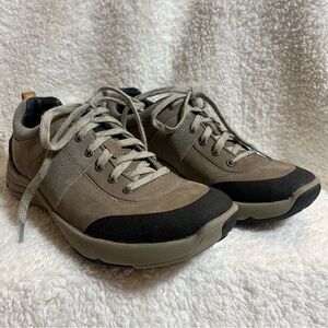 Clarks Wave Walk waterproof lace-up shoes size 6.5